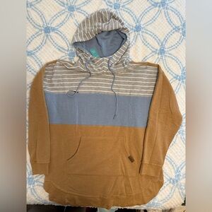 NWT Women’s hooded shirt XL
